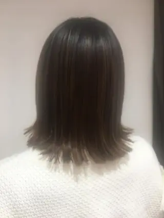 ミディアム カラー ウルフカット／吉村 桃子のヘアスタイル