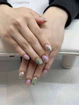 ネイル プラスネイル銀座中央通り店所属・はちや ゆいなのネイルデザイン