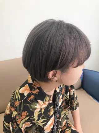ショート カラー 本山　くせ毛のカット 尾島光季のヘアスタイル