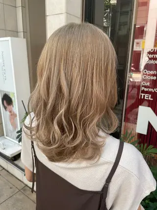 ミディアム カラー 透け感カラー🌿 小島 りなのヘアスタイル