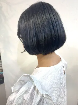 ショート レイヤーカット、 大人可愛い　中村美羅のヘアスタイル