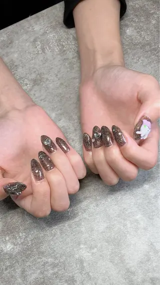 ネイル haleyume所属・shino🌟 痛ネイルのネイルデザイン