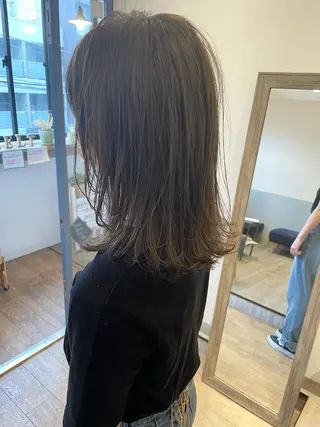 ミディアム カラー 🩰オリーブ/ ベージュ松本咲花🩰のヘアスタイル