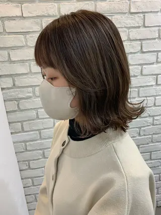 ミディアム カラー CHIC 岩下真衣のヘアスタイル