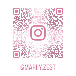 派手髪ハイトーン💛 ネイル💅まりなのヘアスタイル