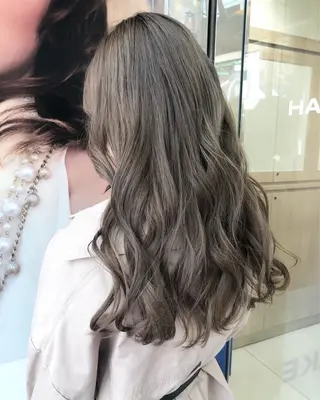 ロング 副店長 星野 梨南葉のヘアスタイル