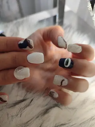 ネイル RUNWAY 　　の眉毛・アイブロウイメージ