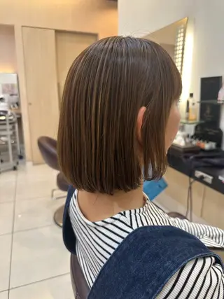 ミディアム カラー 内田温子大人女性 ハイライト、ボブのヘアスタイル