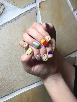 ネイル 指名支持率NO.1 スタイリストのヘアスタイル