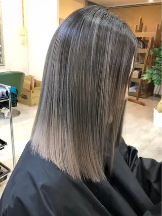 ミディアム 韓国レイヤー外国人風 透明感カラー髪質改善のヘアスタイル