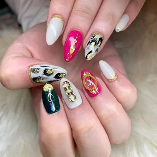 ネイル repos~ルポ~所属・里見 麗のネイルデザイン