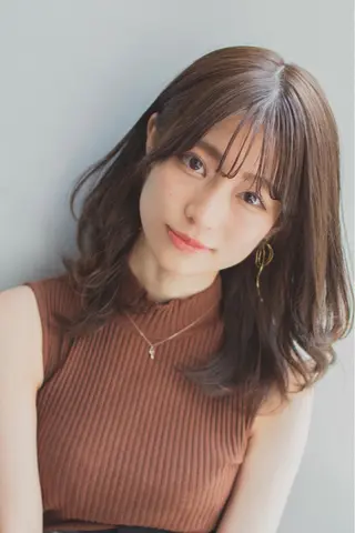 ミディアム カラー Le'a銀座所属・前髪/顔周り /レイヤー/秋山 元のヘアスタイル