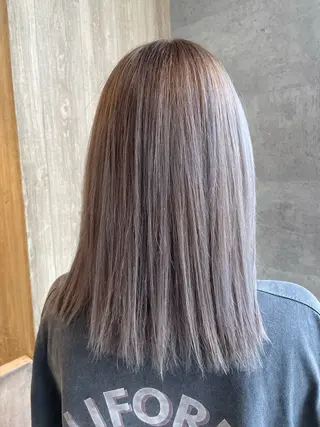 ミディアム 松本 美香のヘアスタイル