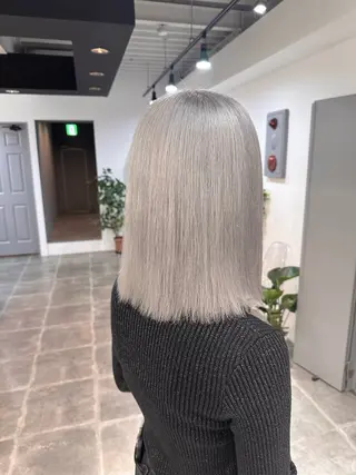 ミディアム カラー ハイトーン/ 縮毛矯正のヘアスタイル