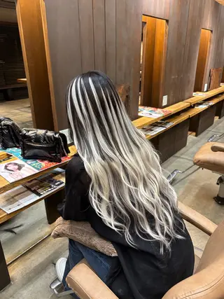 朝斗/ブリーチなし ・Wカラー・エクステのヘアスタイル