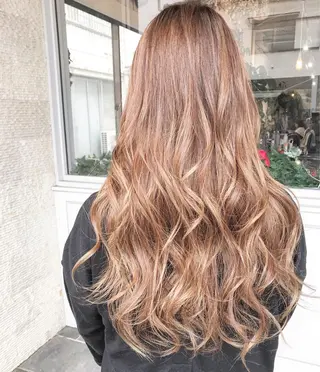 ロング カラー ヘアアレンジ Mariana/ 鶴原-ハイライトのヘアスタイル