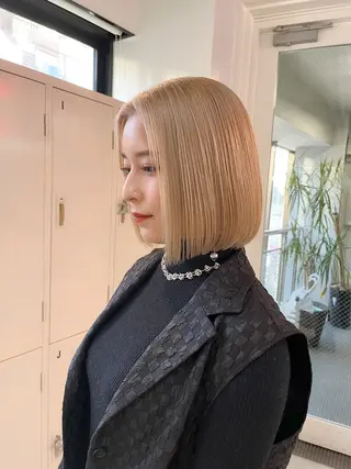 ショート カラー ハイトーン/レイヤー ハッシュカット/牧原のヘアスタイル