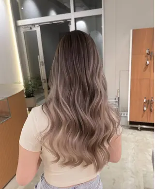 セミロング カラー ケア剤オタク×海外 ヘア長谷川裕起のヘアスタイル