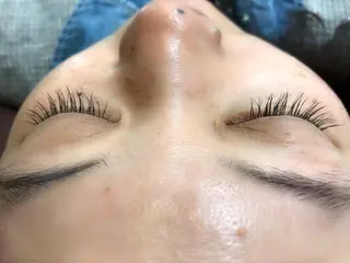 マツエク・マツパ 保子 祐里香のヘアスタイル