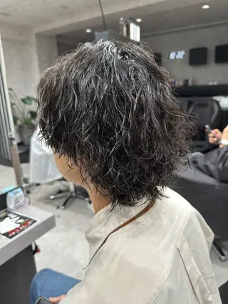 ミディアム パーマ メンズ ユウ🪄 パーマ指名No1のヘアスタイル