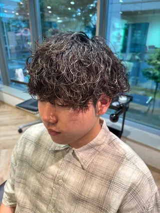 ショート パーマ メンズ メンズ特化/ センターパート/八谷のヘアスタイル