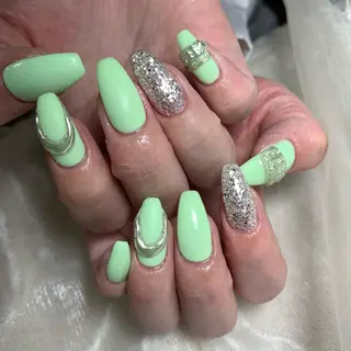 ネイル repos~ルポ~所属・里見 麗のネイルデザイン