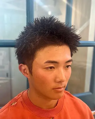 パーマ メンズ ショート、韓国メンズ ヘアのかつらぎのヘアスタイル