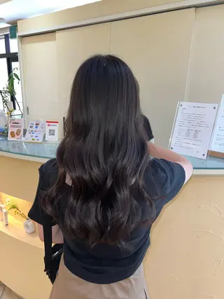 ロング 最高の髪質改善🩵 艶カラー 惠美のヘアスタイル