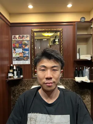 ショート ヒロ銀座バーバーショップ丸の内所属・秋山 琳太のヘアスタイル