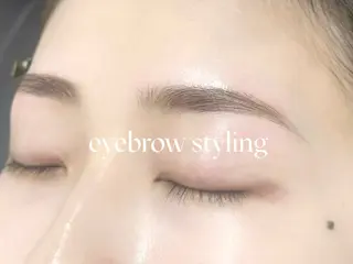 アイブロウ WHITE EYE natsumi‎🤍の眉毛・アイブロウイメージ