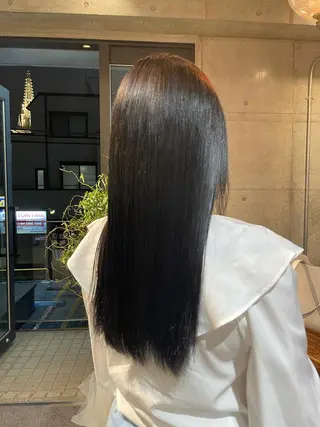 ロング maina/透明感 ベージュ/ブラウンのヘアスタイル