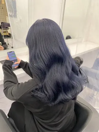 セミロング 寒色＆ブリーチ特化 寒色MiOのヘアスタイル