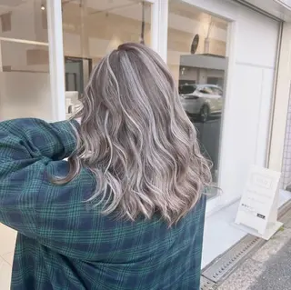 ロング カラー オフホワイトアンドなんば所属・福西 洋斗のヘアスタイル