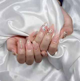 ネイル ちゅるんネイル🪄 耳ツボジュエリー🔗のネイルデザイン