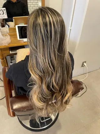 セミロング to youハイライトのヘアスタイル
