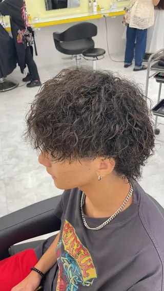 ミディアム パーマ ヘアアレンジ メンズ 艶カラー の達人のヘアスタイル