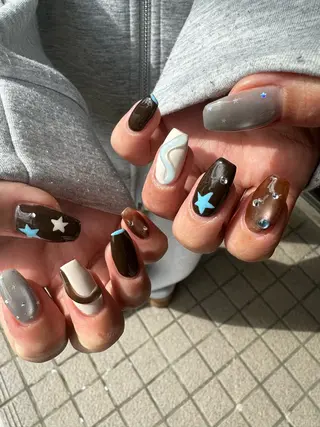 ネイル Sawa ︎︎𓂃⟡.·のネイルデザイン