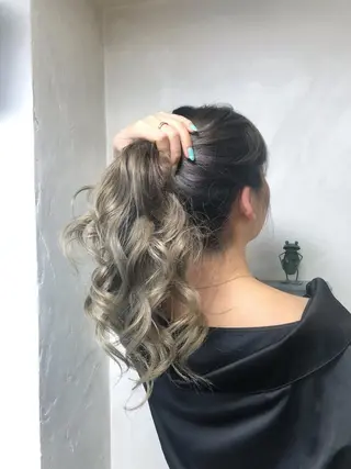 ロング カラー パーマ ヘアアレンジ 推し活専用 【派手髪】飯野ゆかりのヘアスタイル