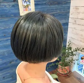 ショート カラー Log.hair所属・小坂 愛美のヘアスタイル