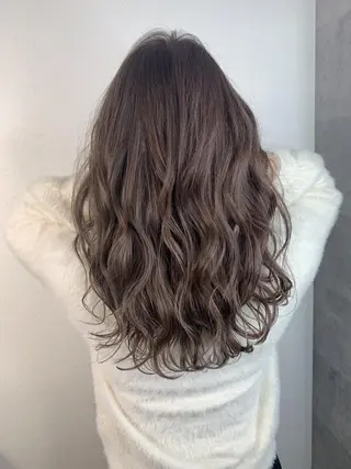 セミロング ＿WHITE鳳店 アンダーバーホワイトのヘアスタイル