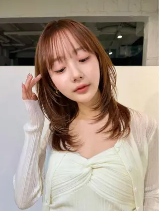 ミディアム SAKI 新宿のヘアスタイル