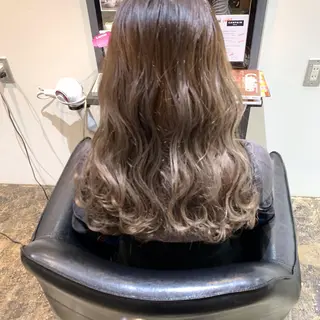 セミロング カラー UMEDA FIGAROのヘアスタイル