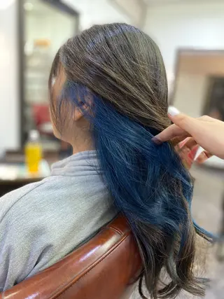 ロング カラー エジリ ナナハのヘアスタイル