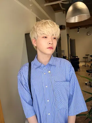 カラー メンズ nishido ハイライト/海外ヘアのヘアスタイル