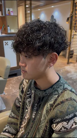 パーマ メンズ 坂梨 健斗のヘアスタイル