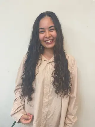 ロング パーマ HIKARI🐈‍⬛ レイヤー×デザインのヘアスタイル