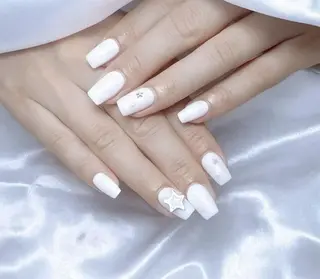 ネイル RAFFINE 月🦋🩵のネイルデザイン