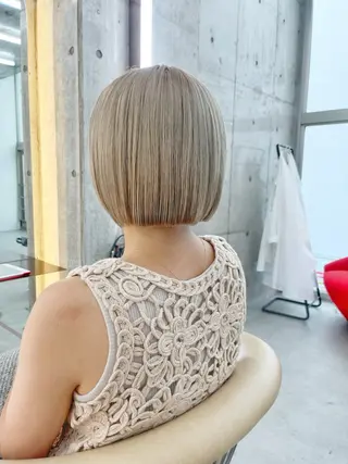 ミディアム ハッシュカット|透明 感カラー🩵レイヤーのヘアスタイル