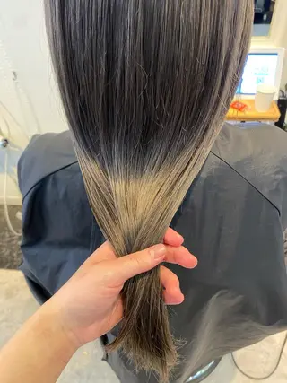ロング ボブ/ハイトーン REINAのヘアスタイル