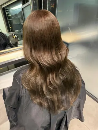 ロング カラー ALBUM銀座所属・小林 楓香のヘアスタイル